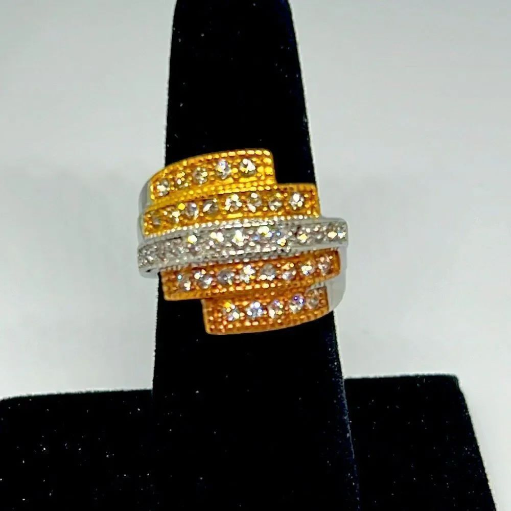Beautiful Vintage Gold, Silver, And Copper Color Ring With Clear Stones